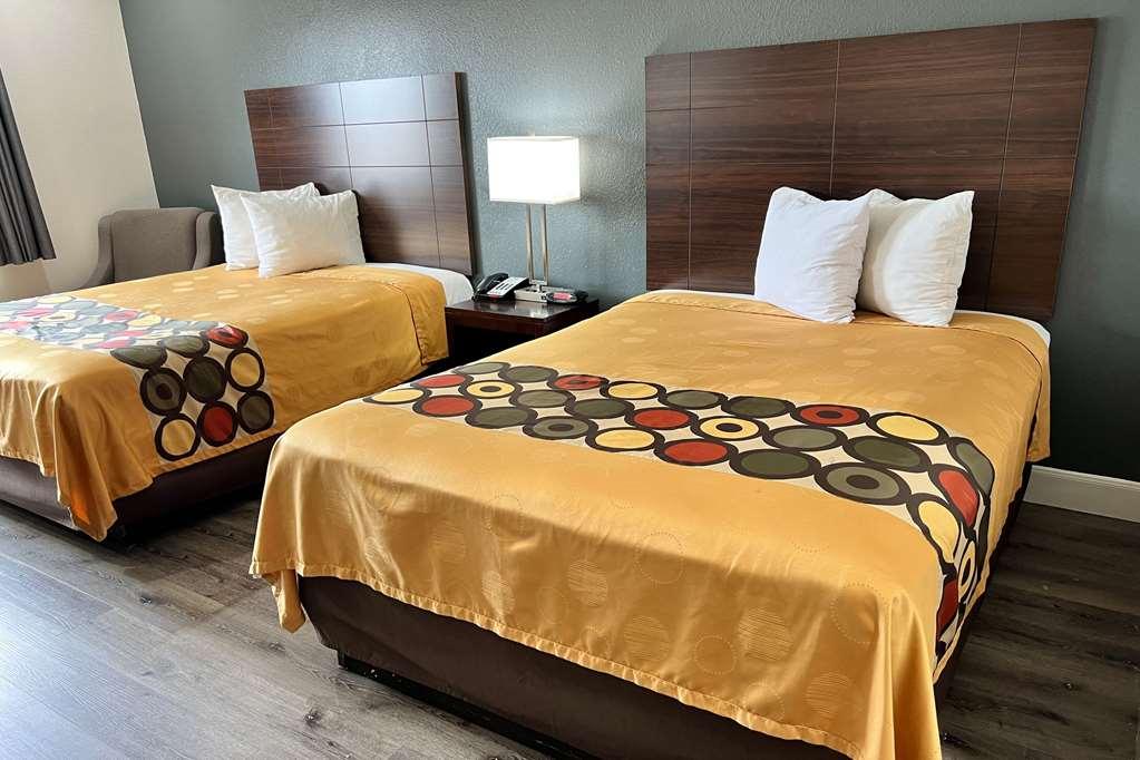 Econo I-10 South Hotel *